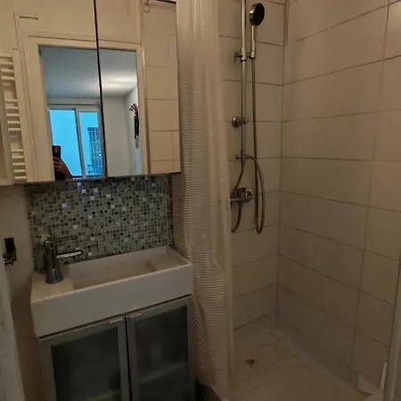 Jaures Apartment